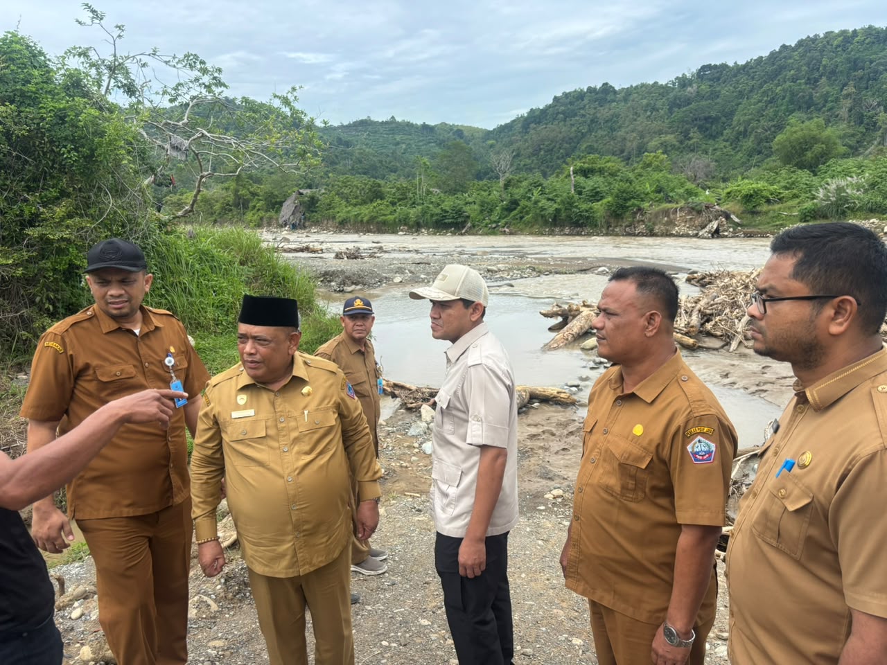 Wagub Aceh Dek Fadh Tinjau Sejumlah Infrastruktur dan Kondisi Sungai di Bireuen-Aceh Utara